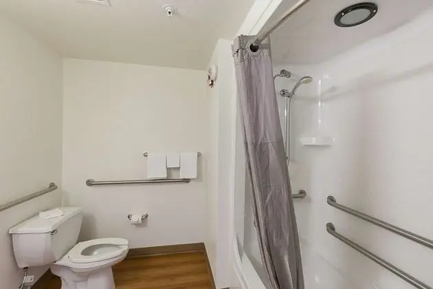 Engellilere uygun banyo