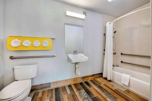 Engellilere uygun banyo
