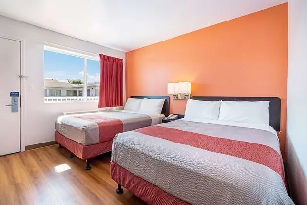 Deluxe Oda, 2 Çift Kişilik Yatak, Sigara İçilmez, Buzdolabı ve Mikrodalga