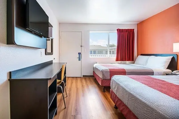 Deluxe Oda, 2 Çift Kişilik Yatak, Sigara İçilmez, Buzdolabı ve Mikrodalga