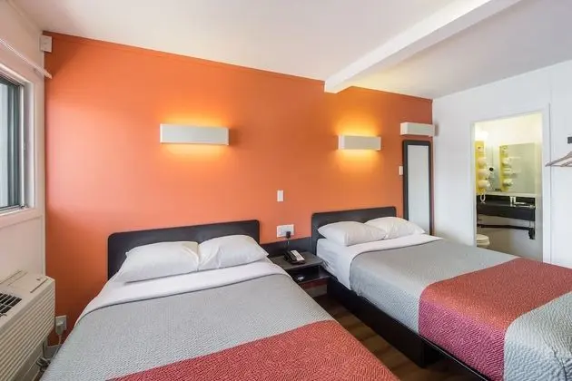 Deluxe Oda, 2 Çift Kişilik Yatak, Sigara İçilmez, Buzdolabı ve Mikrodalga
