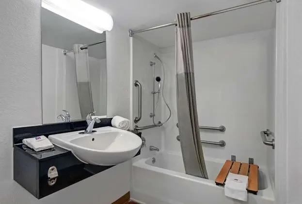 Engellilere uygun banyo