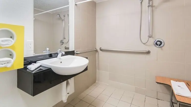 Engellilere uygun banyo