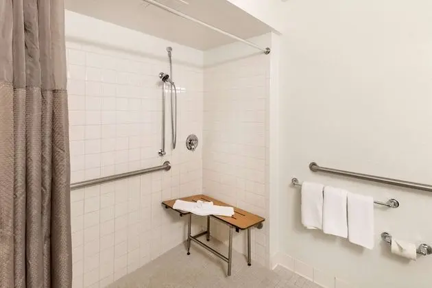 Engellilere uygun banyo