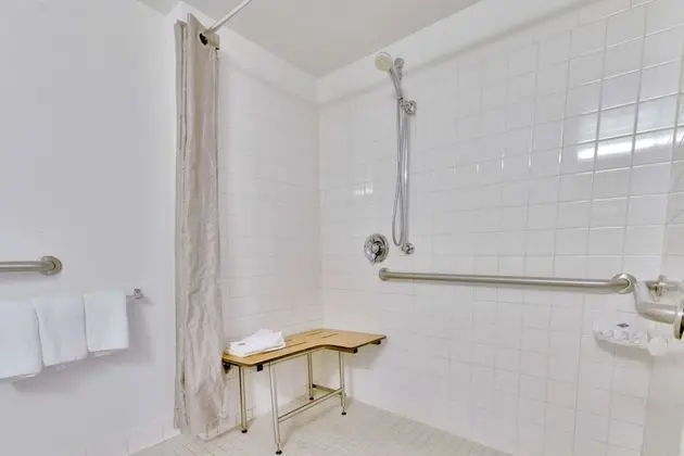 Engellilere uygun banyo