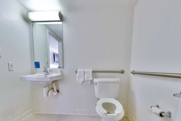 Engellilere uygun banyo