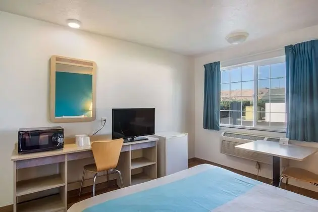 Standard Oda, 1 Büyük (Queen) Boy Yatak, Sigara İçilebilir