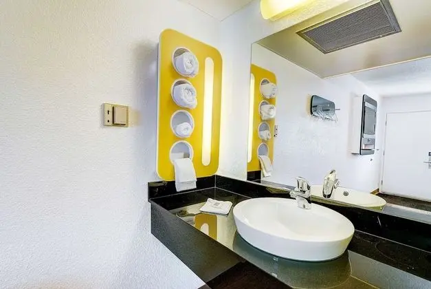 Premium Oda, 1 Büyük (Queen) Boy Yatak, Sigara İçilmez, Buzdolabı