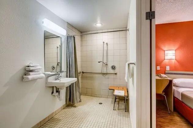Engellilere uygun banyo