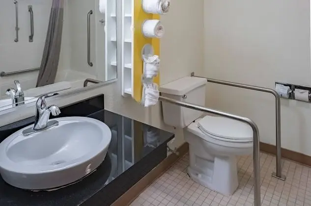 Engellilere uygun banyo