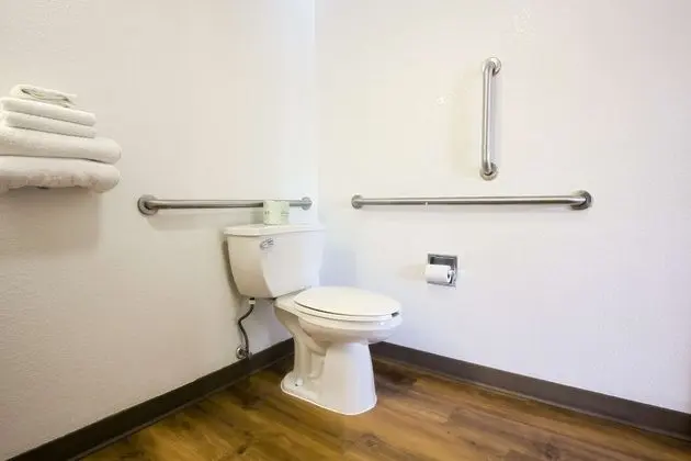 Engellilere uygun banyo
