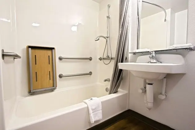 Engellilere uygun banyo