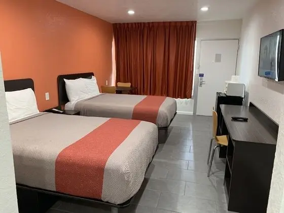 Deluxe Oda, 2 Çift Kişilik Yatak, Sigara İçilmez, Buzdolabı ve Mikrodalga