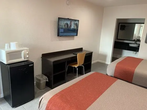 Deluxe Oda, 2 Çift Kişilik Yatak, Sigara İçilmez, Buzdolabı ve Mikrodalga