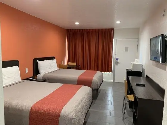 Deluxe Oda, 2 Çift Kişilik Yatak, Sigara İçilmez, Buzdolabı ve Mikrodalga