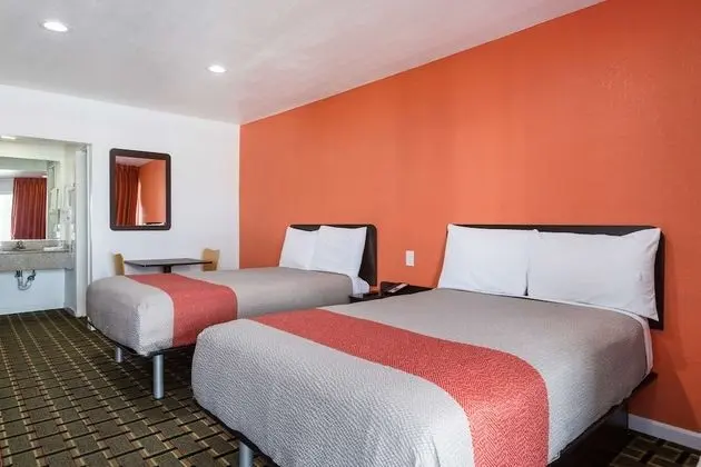 Deluxe Oda, 2 Çift Kişilik Yatak, Sigara İçilmez, Buzdolabı ve Mikrodalga