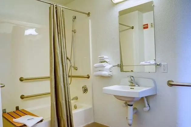Engellilere uygun banyo