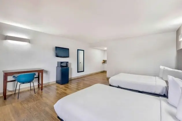 Deluxe Oda, 2 Çift Kişilik Yatak, Sigara İçilebilir, Buzdolabı ve Mikrodalga