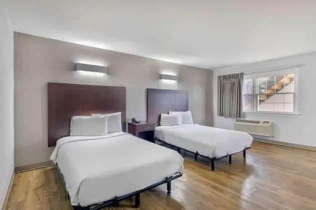 Deluxe Oda, 2 Çift Kişilik Yatak, Sigara İçilebilir, Buzdolabı ve Mikrodalga