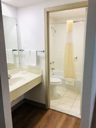 Deluxe Oda, 2 Çift Kişilik Yatak, Sigara İçilebilir, Buzdolabı ve Mikrodalga