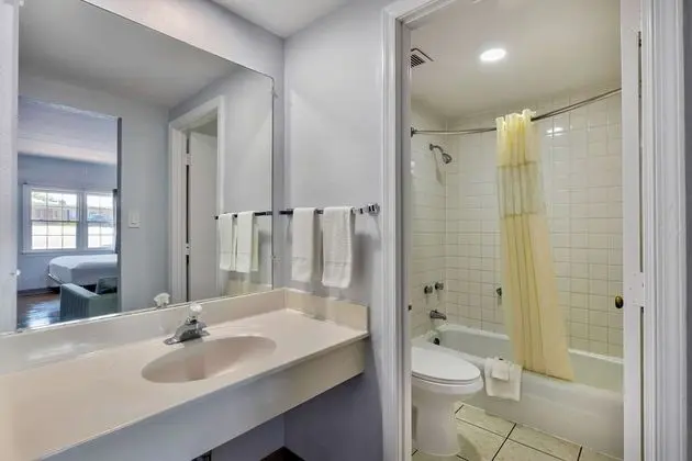 Deluxe Oda, 2 Çift Kişilik Yatak, Sigara İçilebilir, Buzdolabı ve Mikrodalga