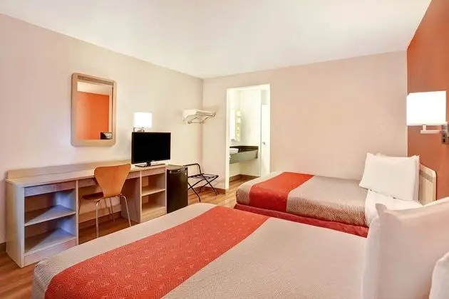Deluxe Oda, 2 Çift Kişilik Yatak, Sigara İçilmez, Buzdolabı ve Mikrodalga