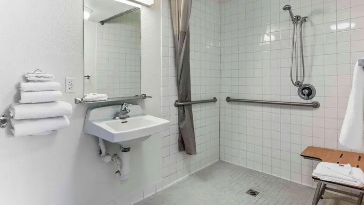 Engellilere uygun banyo