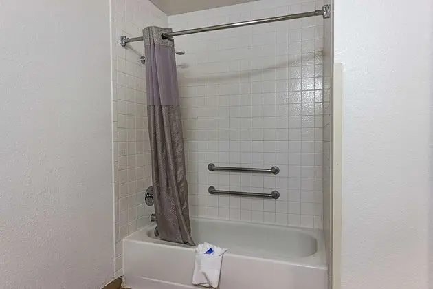 Engellilere uygun banyo