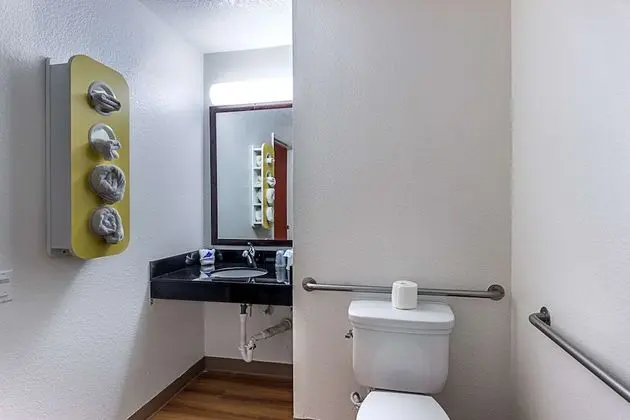 Engellilere uygun banyo