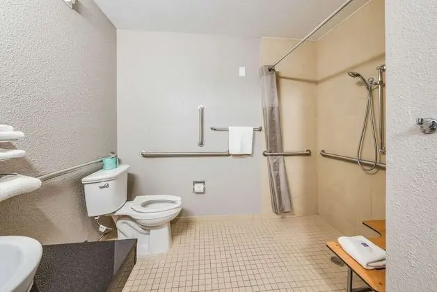 Engellilere uygun banyo