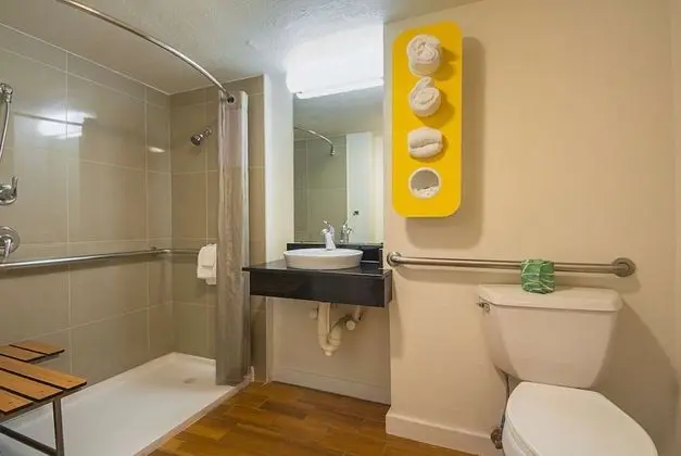 Engellilere uygun banyo