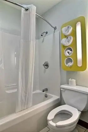 Deluxe Oda, 2 Çift Kişilik Yatak, Sigara İçilebilir, Buzdolabı ve Mikrodalga