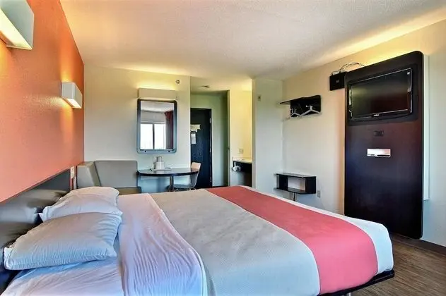 Deluxe Oda, 2 Çift Kişilik Yatak, Sigara İçilmez, Buzdolabı ve Mikrodalga