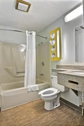 Deluxe Oda, 2 Çift Kişilik Yatak, Sigara İçilmez, Buzdolabı ve Mikrodalga