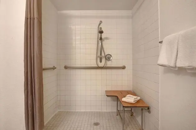 Engellilere uygun banyo
