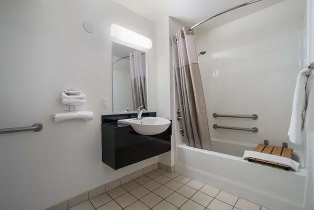 Engellilere uygun banyo