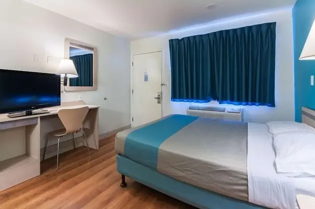 Standard Oda, 1 Büyük (Queen) Boy Yatak, Engellilere Uygun, Sigara İçilmez