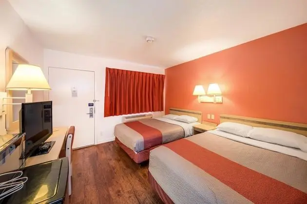 Deluxe Oda, 2 Büyük (Queen) Boy Yatak, Engellilere Uygun, Sigara İçilmez