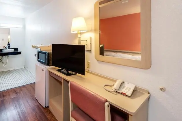 Deluxe Oda, 2 Büyük (Queen) Boy Yatak, Engellilere Uygun, Sigara İçilmez