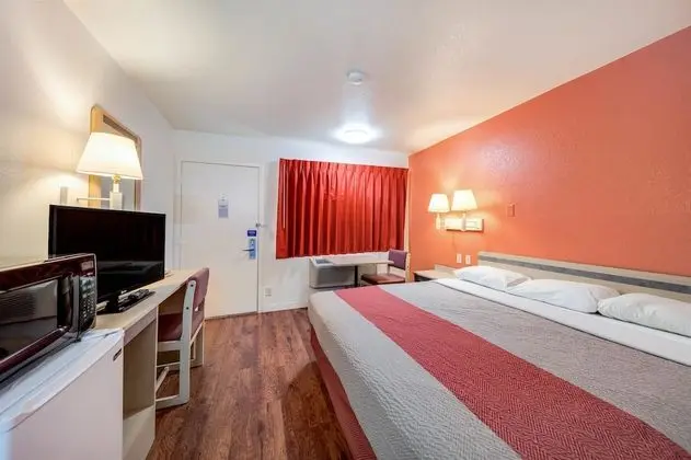 Deluxe Oda, 2 Çift Kişilik Yatak, Sigara İçilmez, Buzdolabı ve Mikrodalga