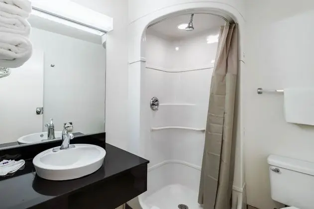 Deluxe Oda, 2 Çift Kişilik Yatak, Sigara İçilmez, Buzdolabı ve Mikrodalga