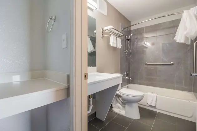 Deluxe Oda, 2 Çift Kişilik Yatak, Sigara İçilmez, Buzdolabı ve Mikrodalga