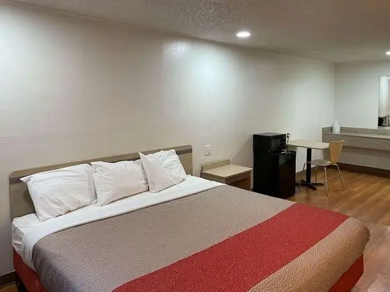 Deluxe Oda, 1 Büyük (Queen) Boy Yatak, Sigara İçilmez, Buzdolabı ve Mikrodalga