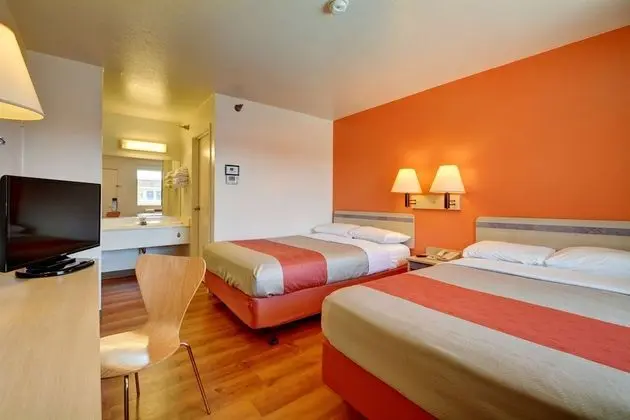 Deluxe Oda, 2 Çift Kişilik Yatak, Sigara İçilmez, Buzdolabı ve Mikrodalga