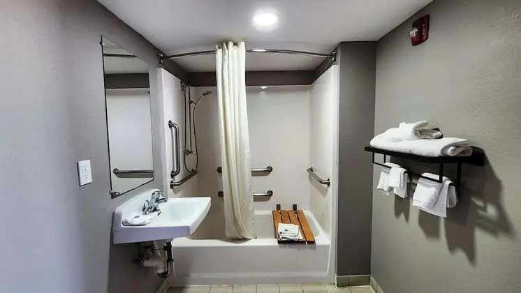 Engellilere uygun banyo
