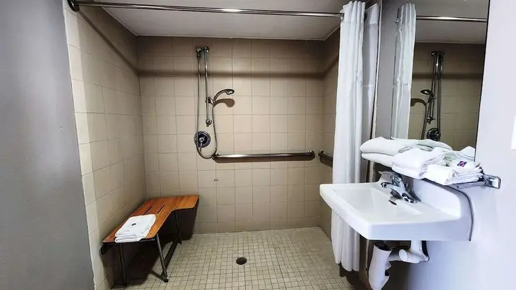Standard Oda, 2 Büyük (Queen) Boy Yatak, Engellilere Uygun, Sigara İçilmez