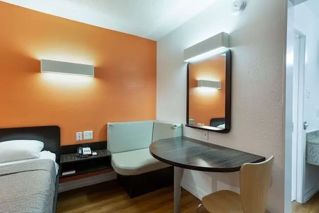 Deluxe Oda, 1 En Büyük (King) Boy Yatak, Sigara İçilebilir, Buzdolabı ve Mikrodalga