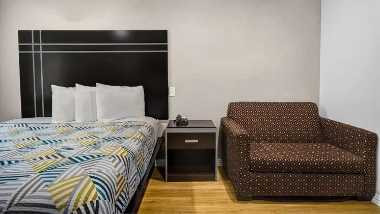 Standard Oda, 1 En Büyük (King) Boy Yatak, Sigara İçilebilir, Buzdolabı ve Mikrodalga