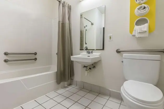 Engellilere uygun banyo