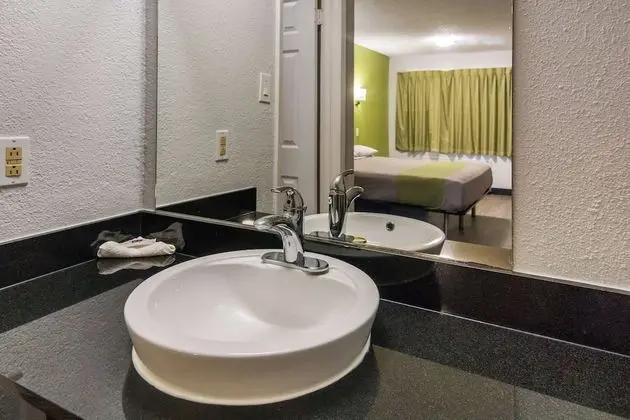 Deluxe Oda, 2 Çift Kişilik Yatak, Sigara İçilebilir, Buzdolabı ve Mikrodalga